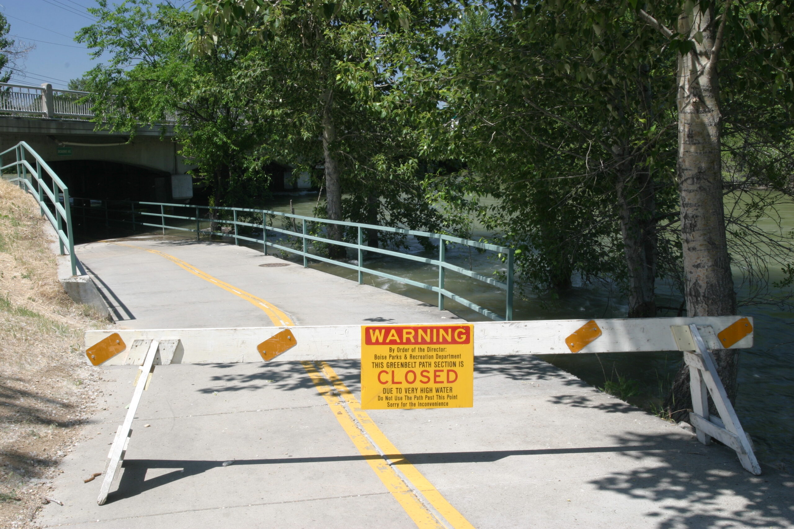 closed sign on greenbelt